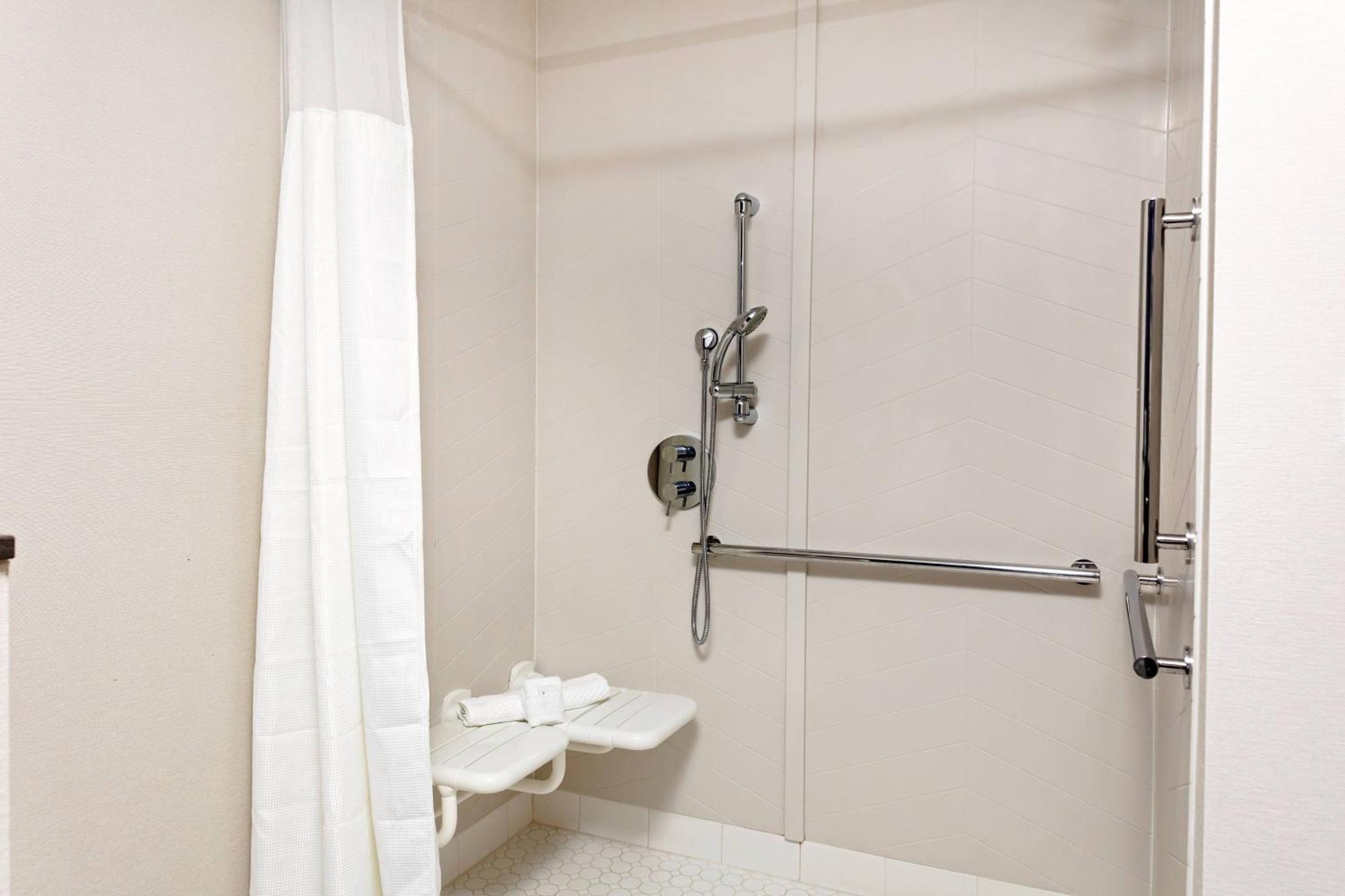 Fairfield By Marriott Port Clinton Waterfront Hotel Exterior photo